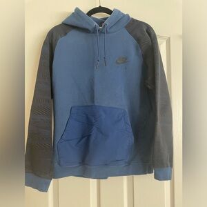 Men’s Nike sweatshirt